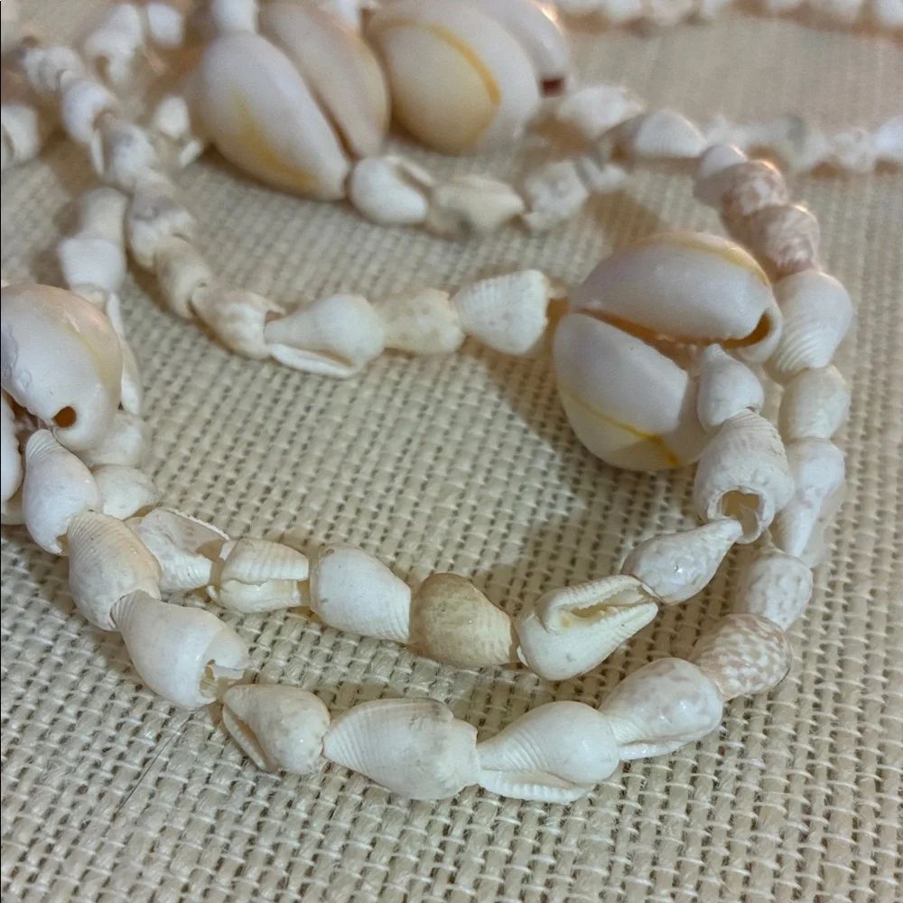 Elegant vintage Shell Necklace